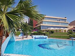 Tastefully Furnished Studio Near the Sea