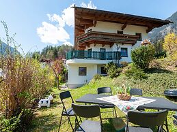 Apartment Between Mayrhofen and Finkenberg