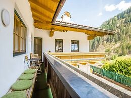 Apartment in Mayrhofen With Balcony