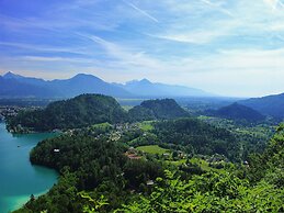 Charming Apartment in Bled Near Lake