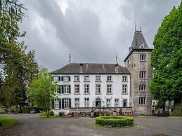 Spacious Apartment in a 16th-century Castle