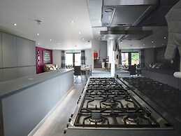 Garden-view Holiday Home in Plymouth With Sauna