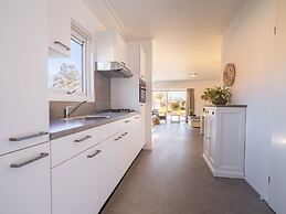 Comfortable Chalet With Microwave, Near Efteling