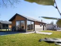 Comfortable Chalet With Microwave, Near Efteling