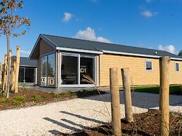 Comfortable Chalet With Microwave, Near Efteling