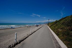 Chalet by the Sea & Shade