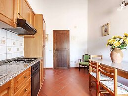 Scenic Farmhouse in Peccioli with Swimming Pool near Lakes