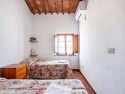 Scenic Farmhouse in Peccioli with Swimming Pool near Lakes