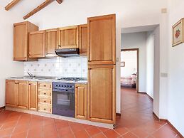 Scenic Farmhouse in Peccioli with Swimming Pool near Lakes