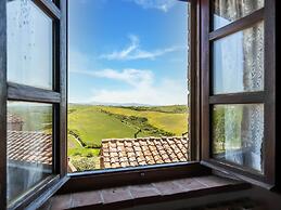 Scenic Farmhouse in Peccioli with Swimming Pool near Lakes