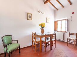 Scenic Farmhouse in Peccioli with Swimming Pool near Lakes