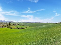 Scenic Farmhouse in Peccioli with Swimming Pool near Lakes