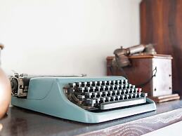 Scenic Farmhouse in Peccioli with Swimming Pool near Lakes