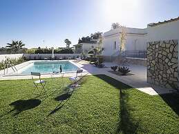 Luxury Villa in Marsala With Pool and Private Garden and Near the Sea