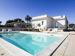 Luxury Villa in Marsala With Pool and Private Garden and Near the Sea