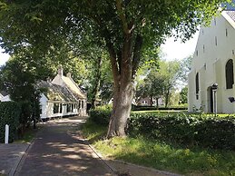Rustic Farmhouse Retreat in Groet