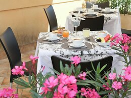 Residence Apartment Near the Beach