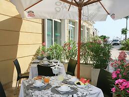 Residence Apartment Near the Beach