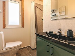 Tranquil Nature Escape-by Traum