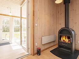 Tranquil Nature Escape-by Traum