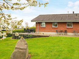 Tranquil Retreat in Hejlsminde-by Traum