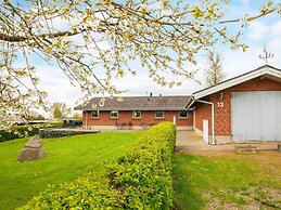 Tranquil Retreat in Hejlsminde-by Traum