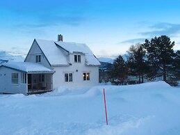 6 Person Holiday Home in Storsteinnes