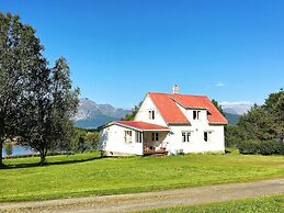 6 Person Holiday Home in Storsteinnes