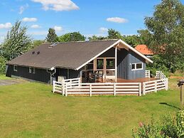 6 Person Holiday Home in Vaeggerlose