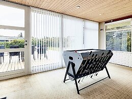 Spacious Retreat in Marielyst-by Traum