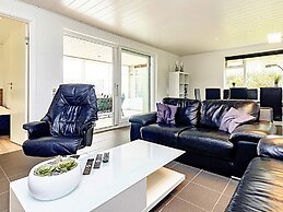 Spacious Retreat in Marielyst-by Traum