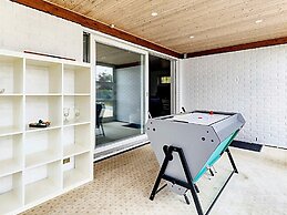 Spacious Retreat in Marielyst-by Traum