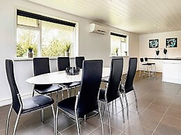 Spacious Retreat in Marielyst-by Traum