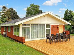 Spacious Retreat in Marielyst-by Traum