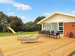 Spacious Retreat in Marielyst-by Traum