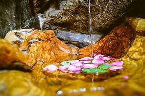 Ellafos Traditional Living