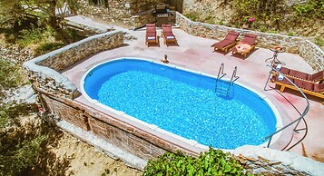 Ellafos Traditional Living