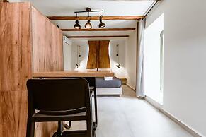 Ellafos Traditional Living