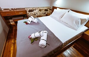 Ellafos Traditional Living