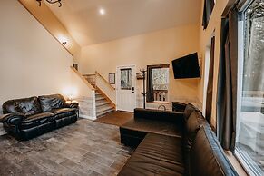 02gs - Hot Tub - Wifi - D/w - W/d - Sleeps 8 2 Bedroom Home by RedAwni