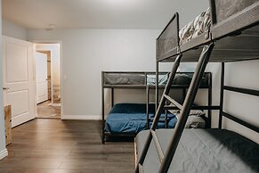 02gs - Hot Tub - Wifi - D/w - W/d - Sleeps 8 2 Bedroom Home by RedAwni