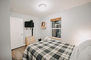 02gs - Hot Tub - Wifi - D/w - W/d - Sleeps 8 2 Bedroom Home by RedAwni