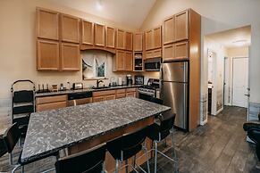 02gs - Hot Tub - Wifi - D/w - W/d - Sleeps 8 2 Bedroom Home by RedAwni