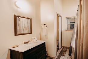 02gs - Hot Tub - Wifi - D/w - W/d - Sleeps 8 2 Bedroom Home by RedAwni