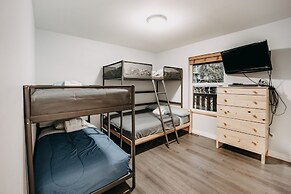 02gs - Hot Tub - Wifi - D/w - W/d - Sleeps 8 2 Bedroom Home by RedAwni