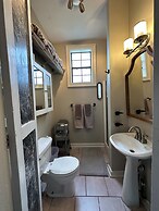 Bywater Home, Parking and Pet Friendly Retreat by RedAwning