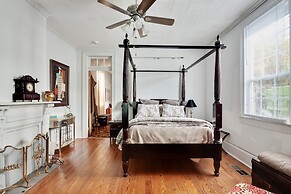 Bywater Home, Parking and Pet Friendly Retreat by RedAwning