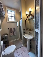 Bywater Home, Parking and Pet Friendly Retreat by RedAwning