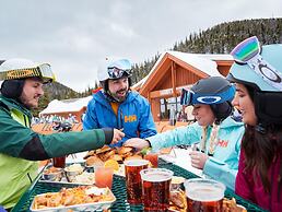 Premiere 2br Townhome - Shuttle To Slopes. Kids Ski Free! 2 Bedroom Co