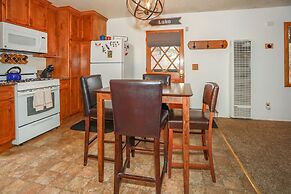 Maple Hill Lodge 2 Bedroom Home by RedAwning